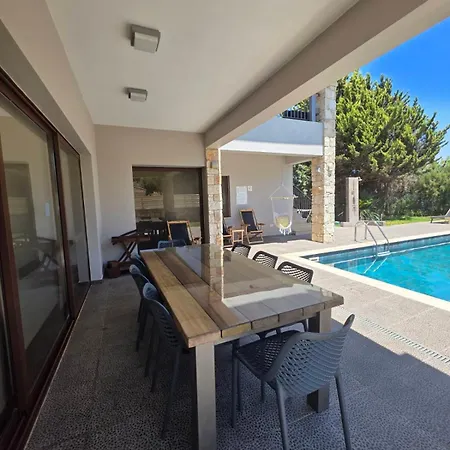 Angela Villa Dhrousha