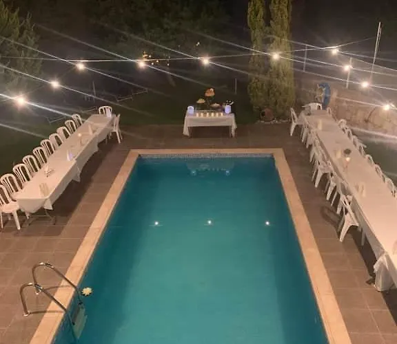 Angela ヴィラ Dhrousha