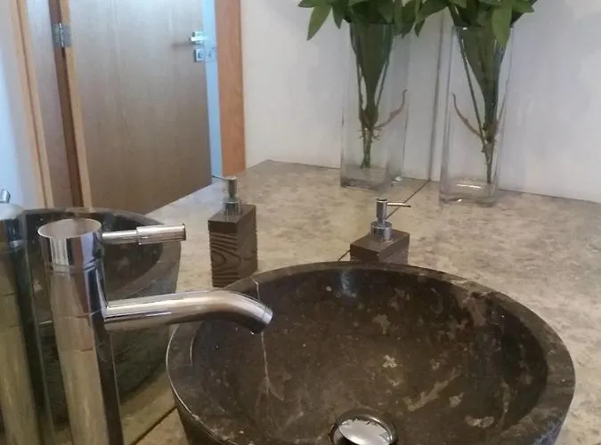 Angela ヴィラ Dhrousha